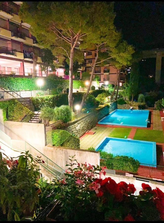 Camera Privata Nell'Appartamento In Zona Residenziale Con 2 Piscine Рапалло Экстерьер фото